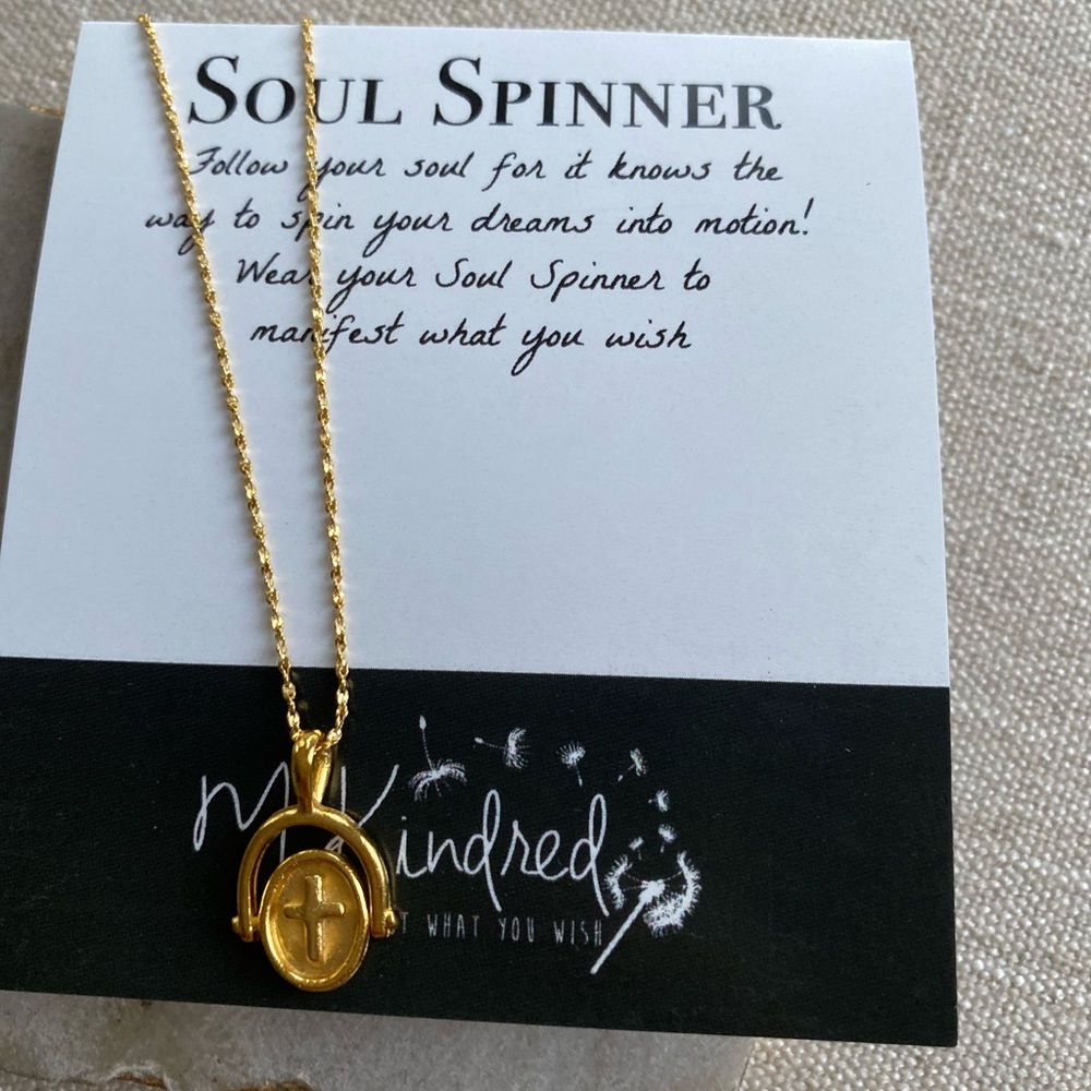 Cross necklace spinner
